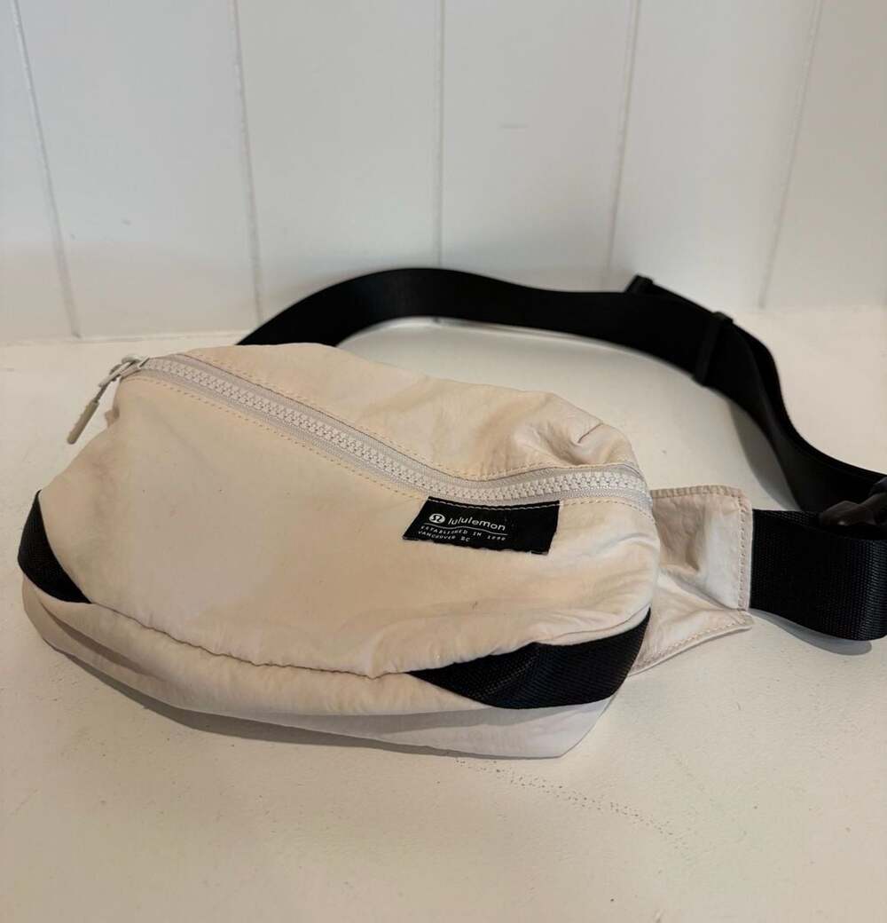 Lululemon Everywhere Belt Bag O/S Off White